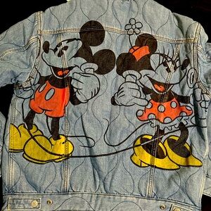 This is a Men’s Levi’s Jacket (Mickey & Friends collection)
Size M men’s